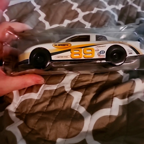 Golden Wheel Diecast Car UNOPENED 1/24 #89 Kirby /Berkshire Hathaway Model - Picture 4 of 7